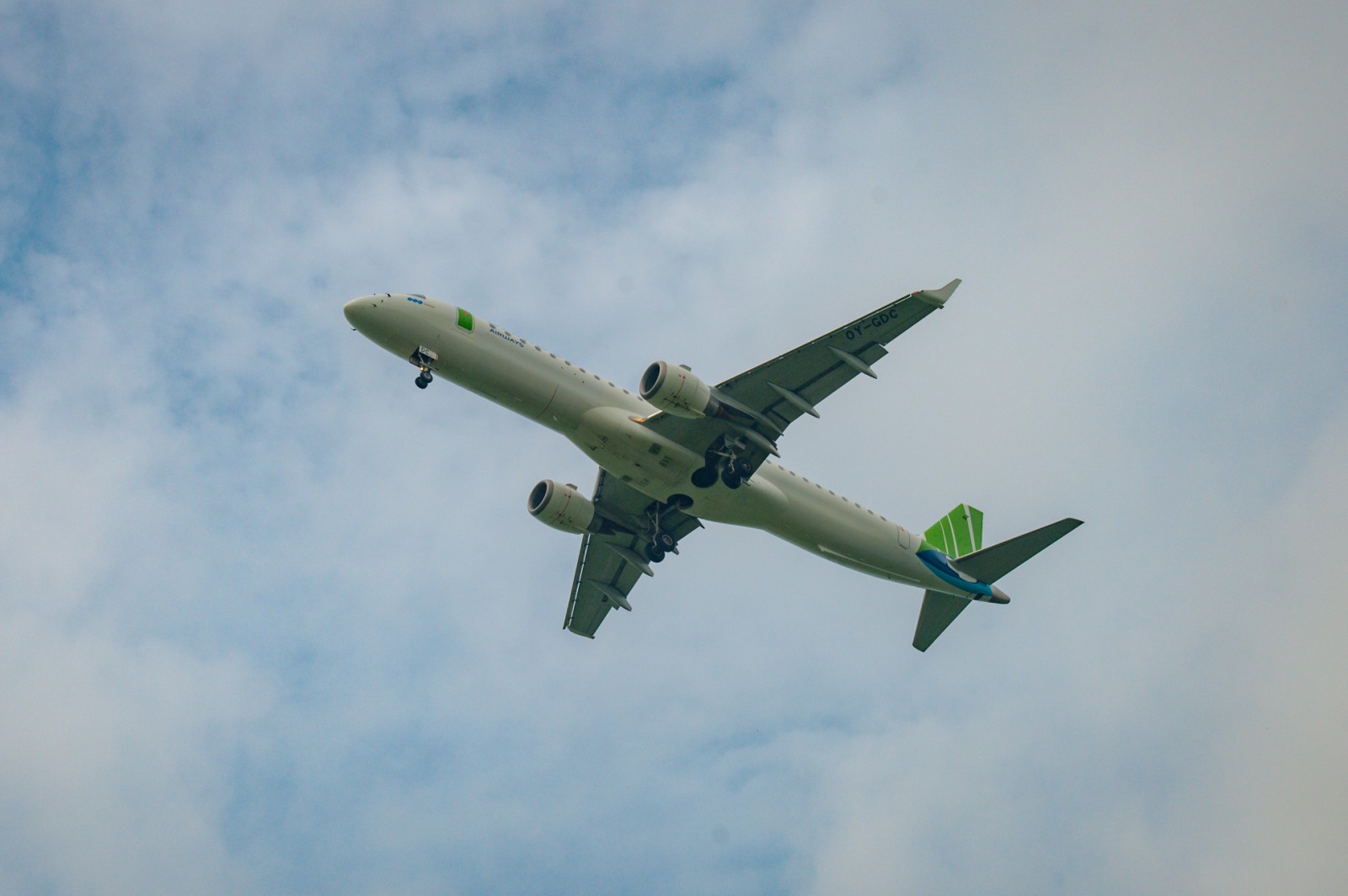 Máy bay Bamboo Airways đi Côn Đảo trên bầu trời Hà Nội