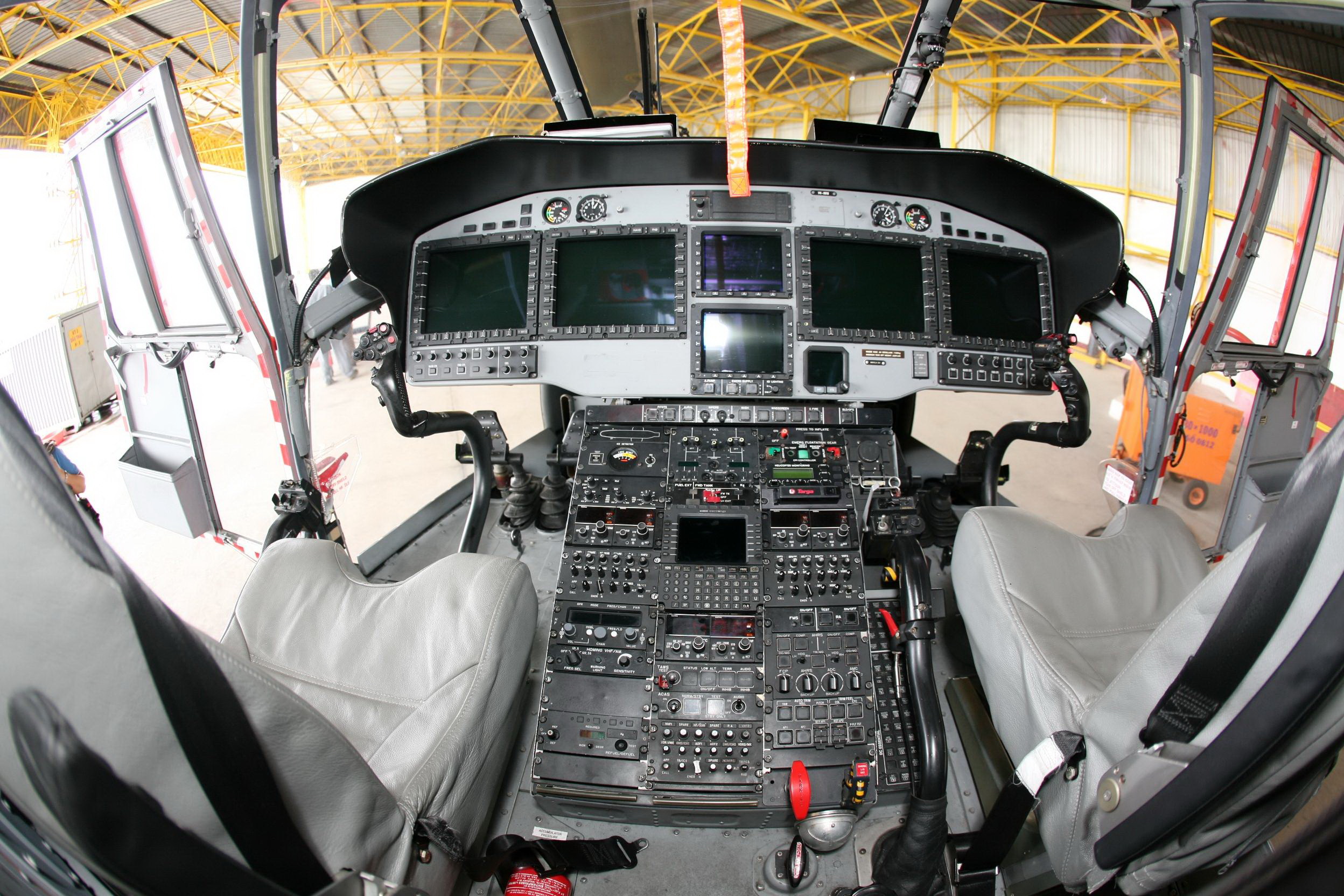 Khoang buồng lái trực thăng EC-225