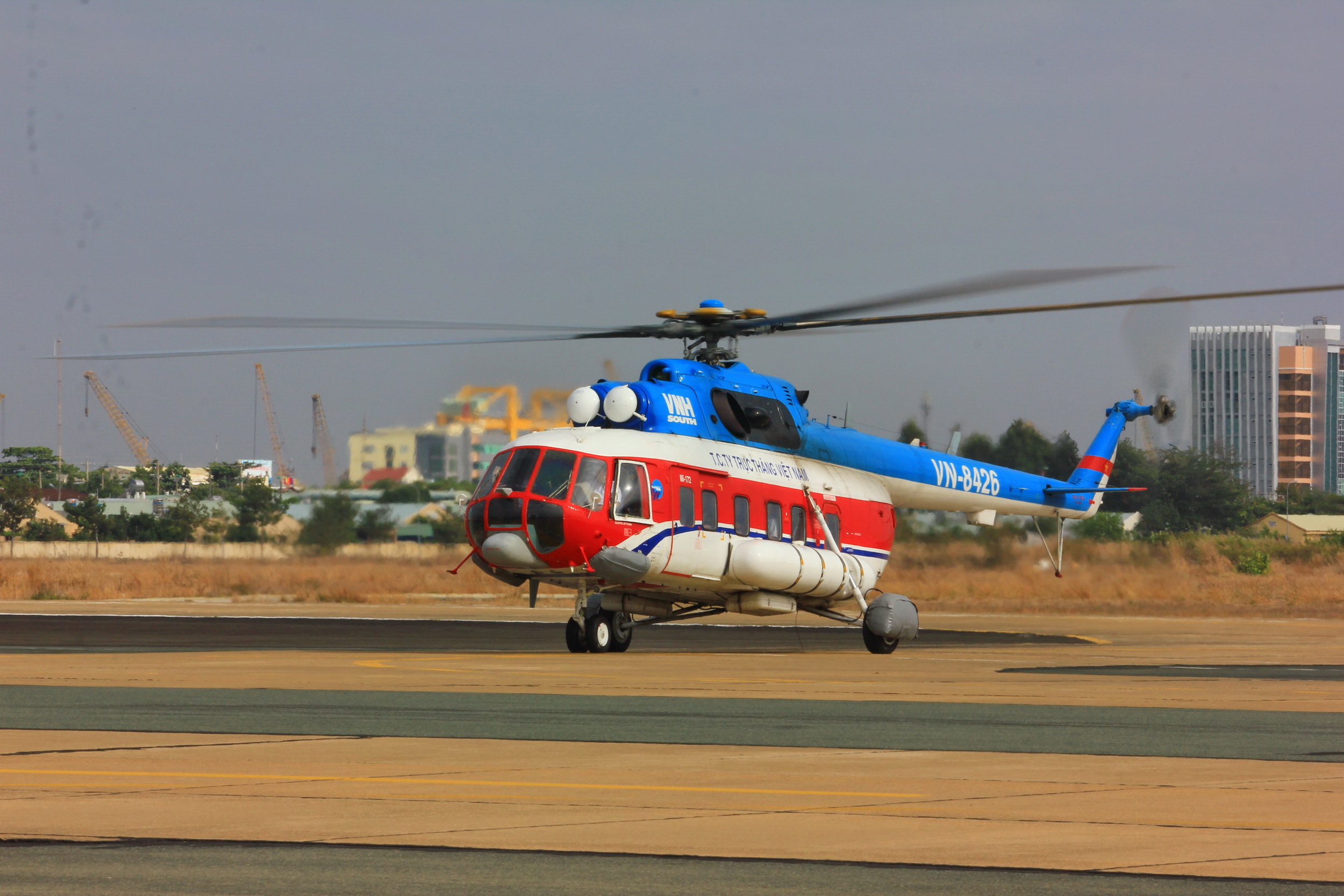 Trực thăng Mi-172 số hiệu VN-8126