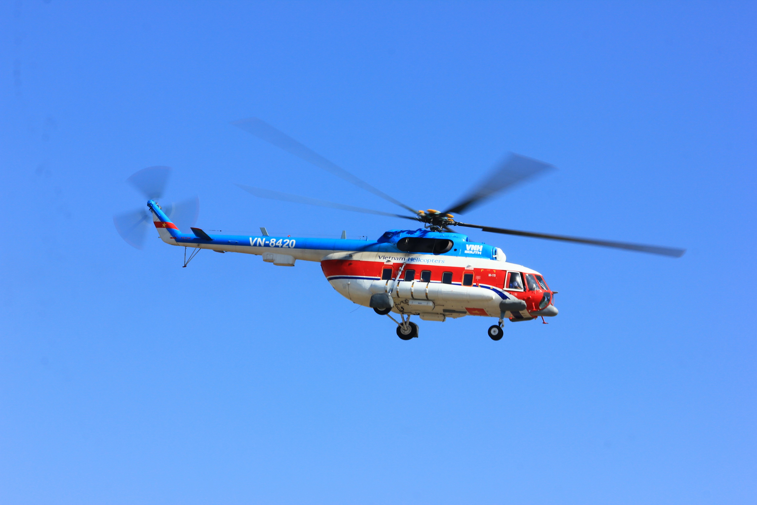 Trực thăng Mi-172 số hiệu VN-8420