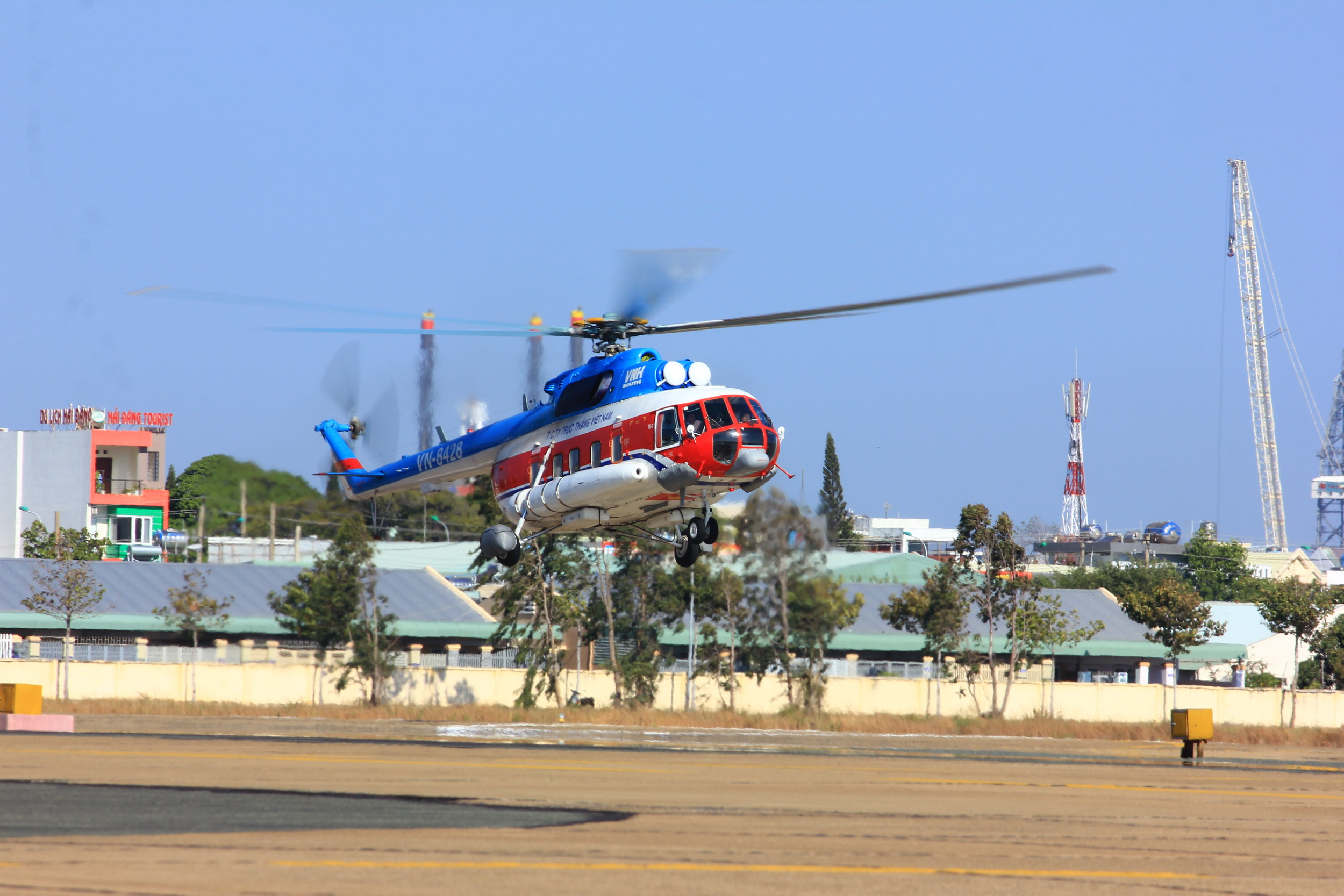 Trực thăng Mi-172 số hiệu VN-8428